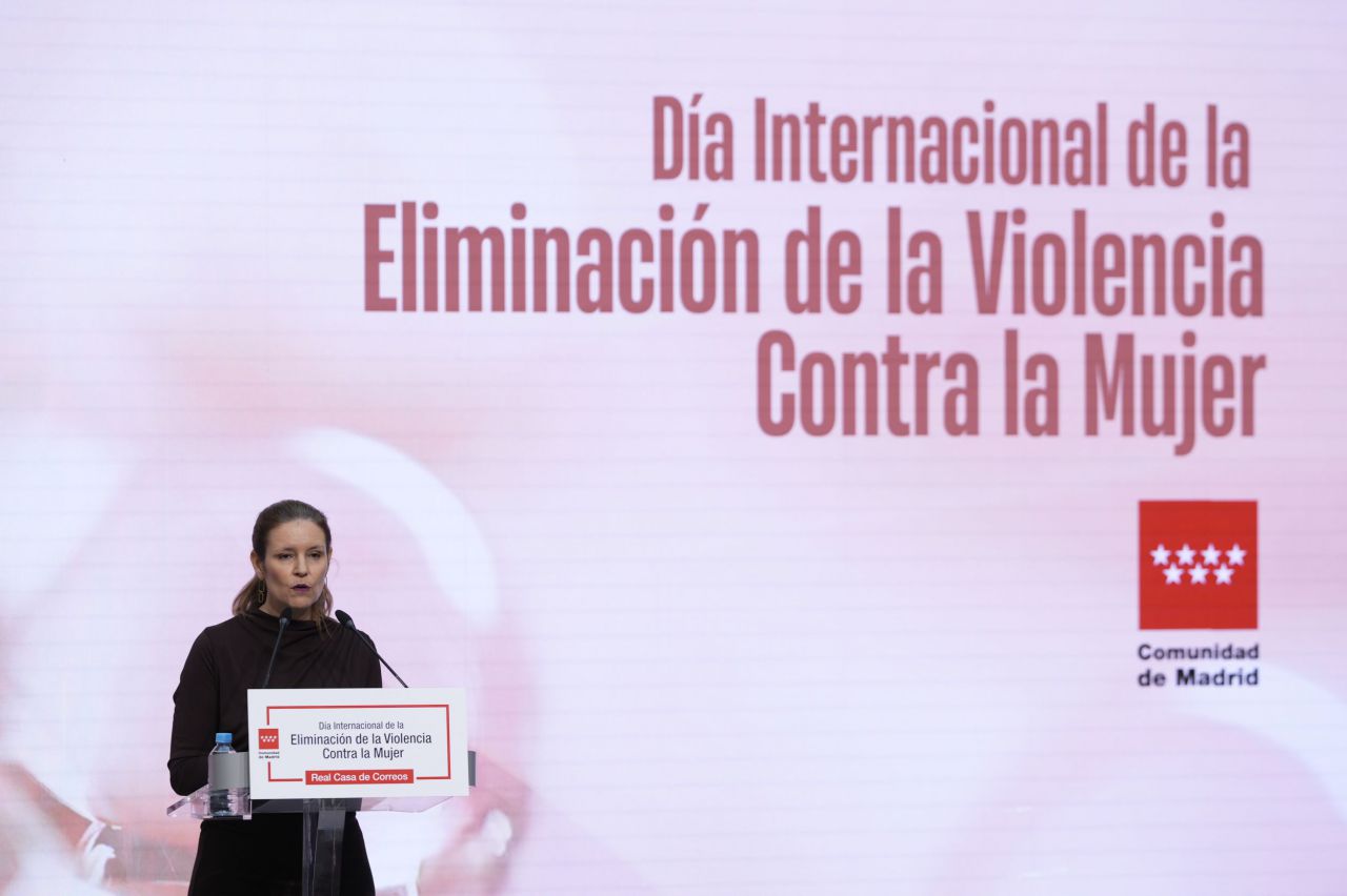 Ana Dávila, Consejera de Familia, Juventud y Asuntos Sociales en el acto conmemoración del Día Internacional de la Eliminación de la Violencia contra la Mujer