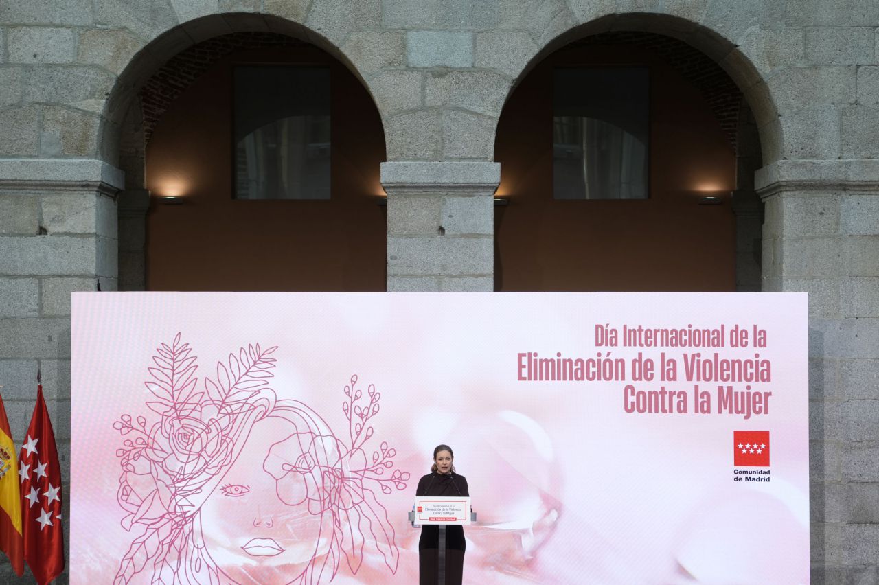 Ana Dávila, Consejera de Familia, Juventud y Asuntos Sociales en el acto conmemoración del Día Internacional de la Eliminación de la Violencia contra la Mujer