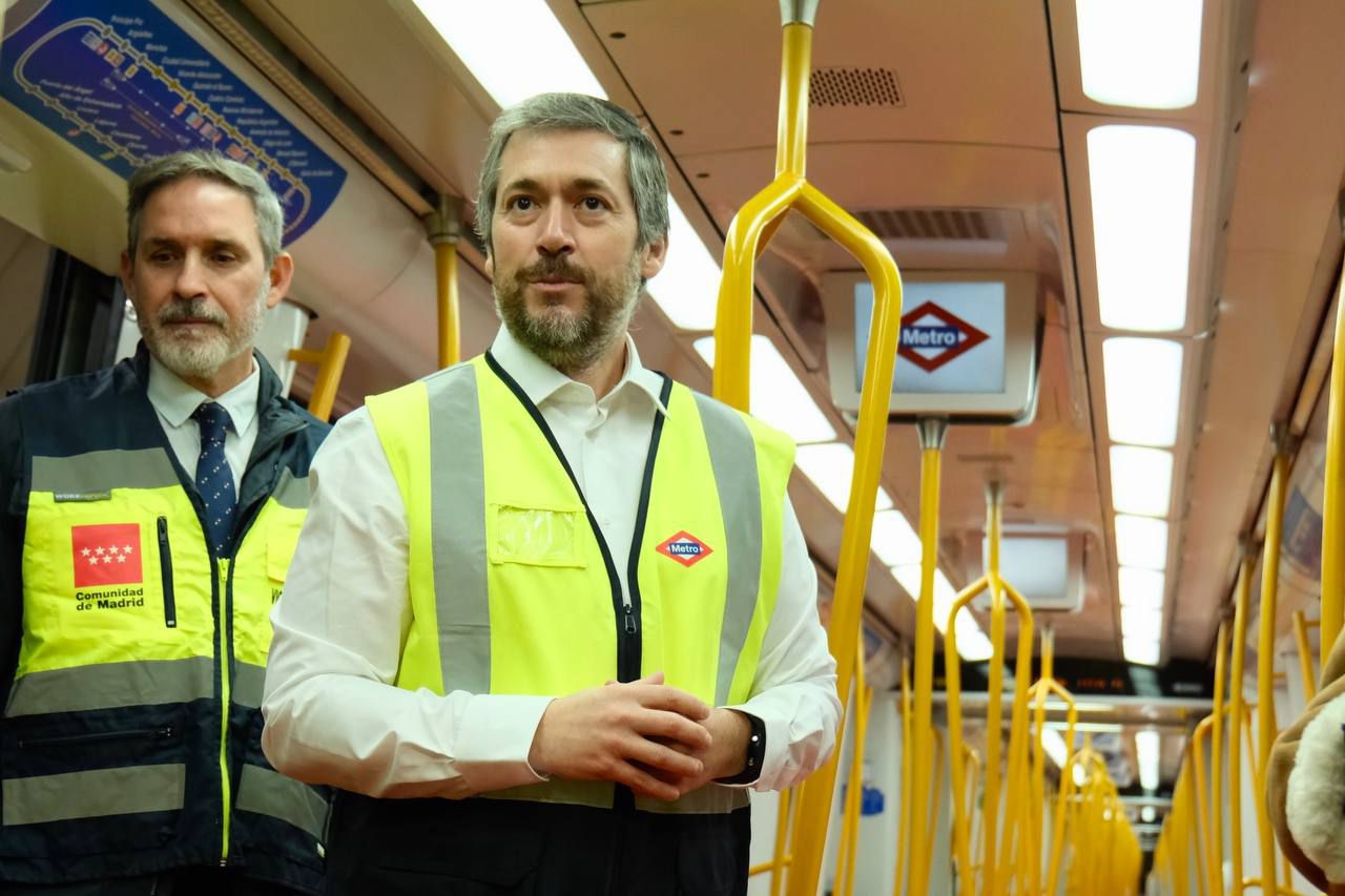 Miguel Ángel García Martín visita una de las estaciones de la línea 6, que reabrirá 11 días antes de lo previsto