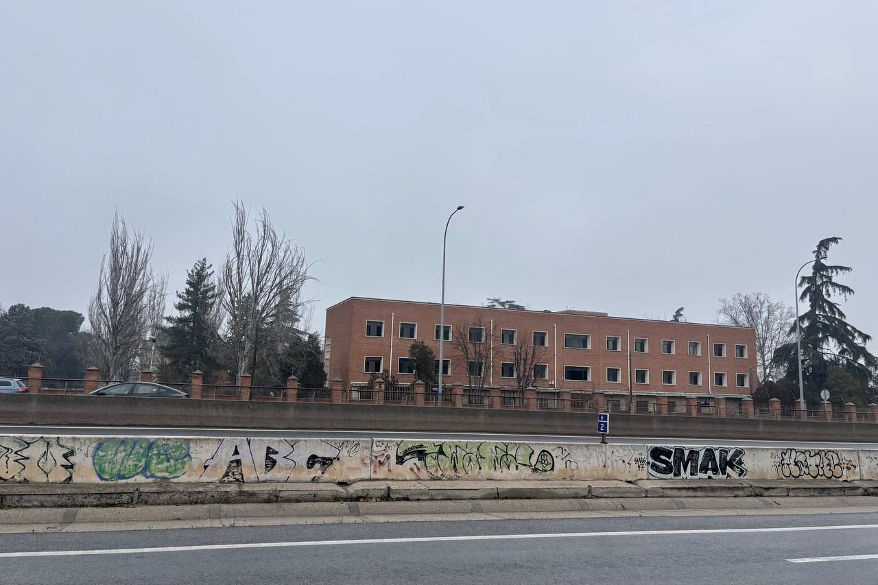 Inicio de la demolición de los edificios del acuartelamiento de Campamento.