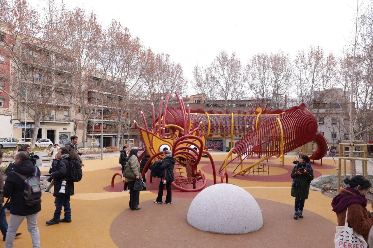 José Luis Martínez-Almeida, junto a la delegada de Obras y Equipamientos, Paloma García Romero, y la concejala de Usera, Sonia Cea, visita el nuevo recorrido peatonal que conecta la plaza del Hidrógeno con Madrid Río