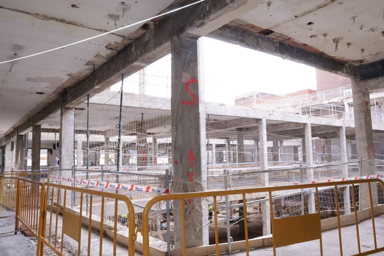 La consejera de Sanidad de la Comunidad de Madrid, Fátima Matute, visita las obras de remodelación del Hospital público Clínico San Carlos