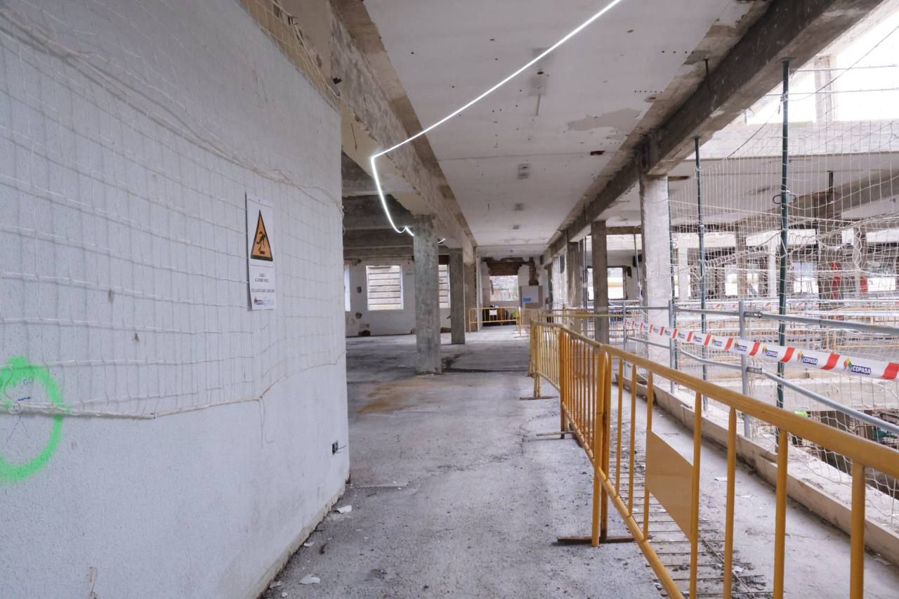 La consejera de Sanidad de la Comunidad de Madrid, Fátima Matute, visita las obras de remodelación del Hospital público Clínico San Carlos