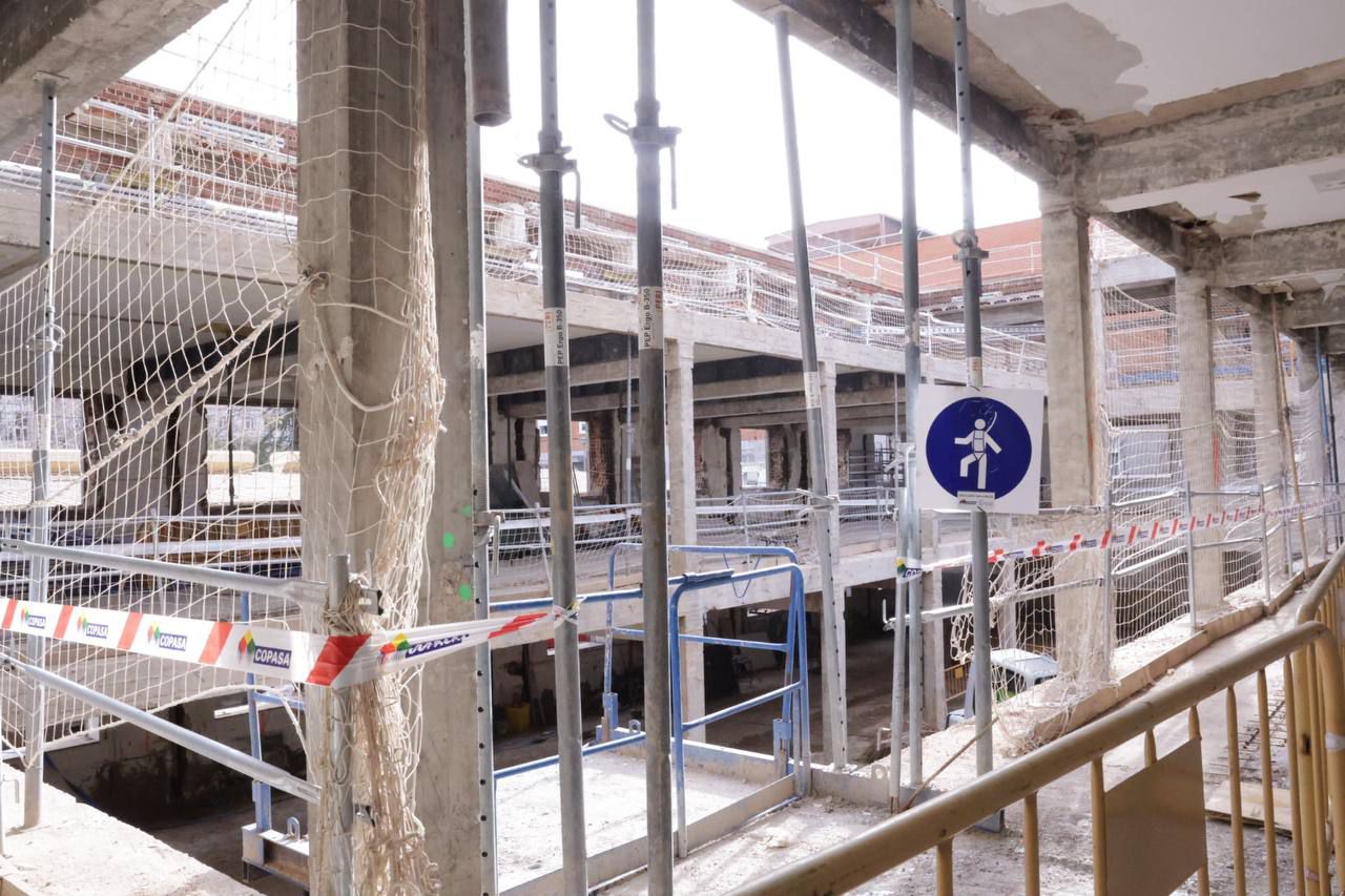 La consejera de Sanidad de la Comunidad de Madrid, Fátima Matute, visita las obras de remodelación del Hospital público Clínico San Carlos