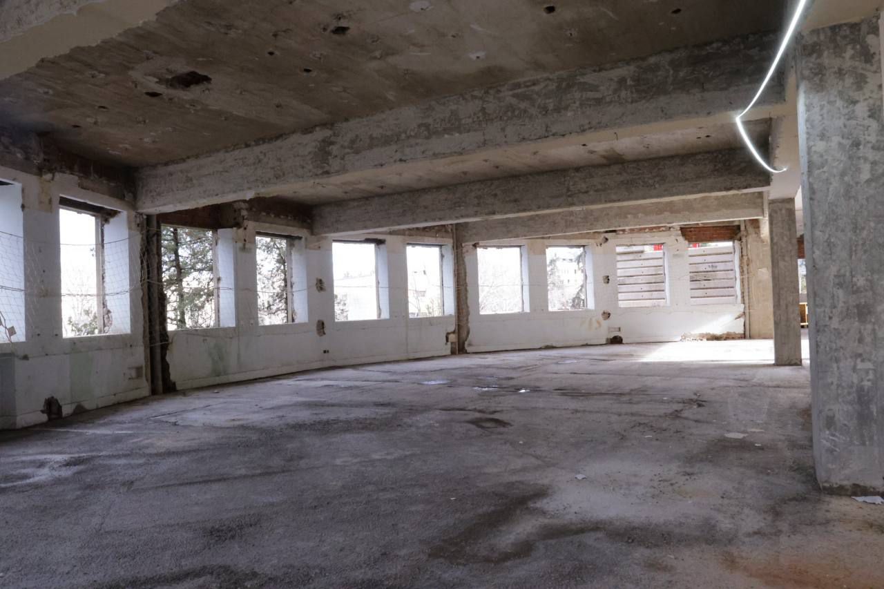 La consejera de Sanidad de la Comunidad de Madrid, Fátima Matute, visita las obras de remodelación del Hospital público Clínico San Carlos