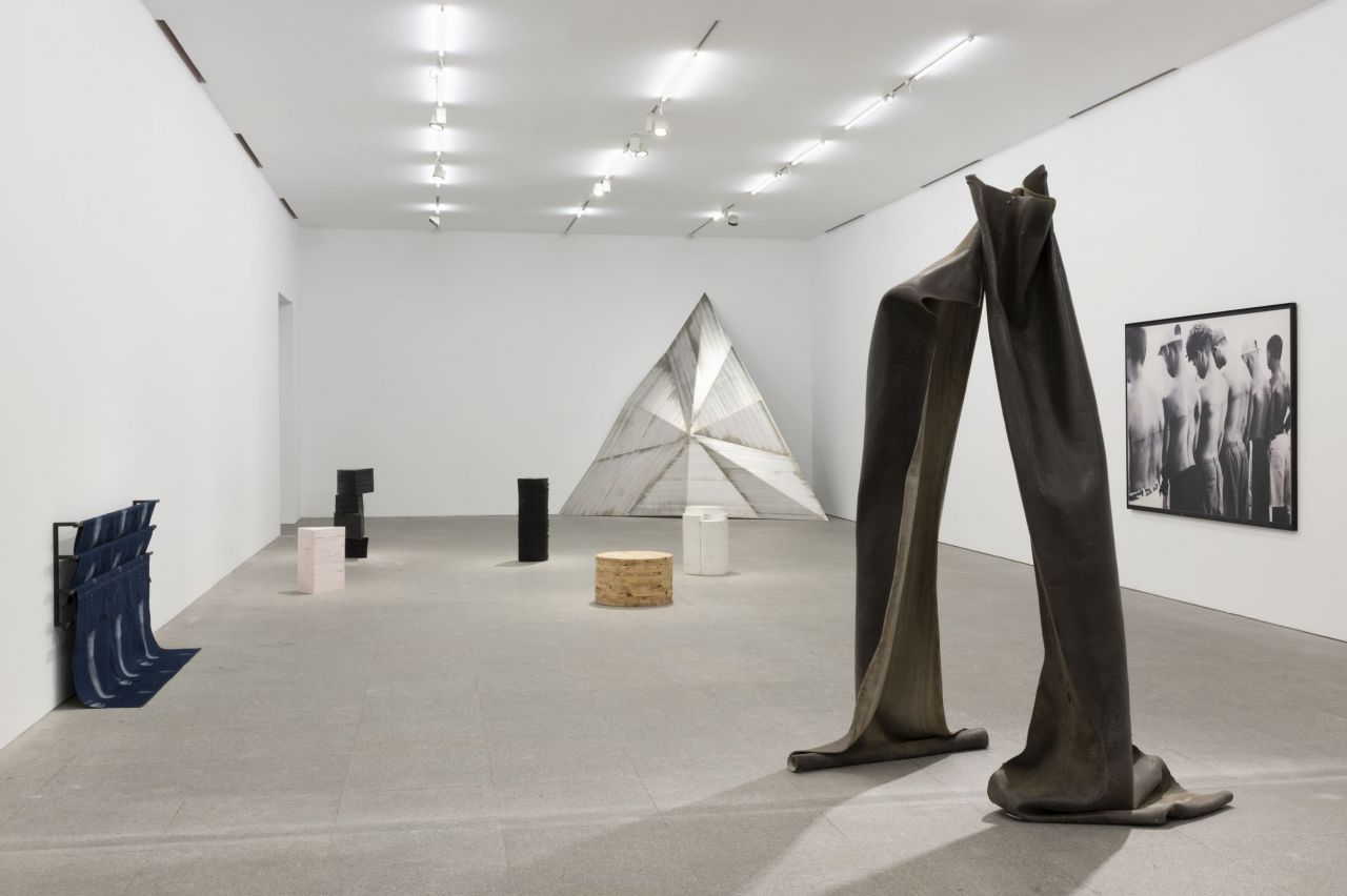 Vista de la Sala 14 'Relacionalidades. Operaciones performativas con cuerpos extraños'. Fotografía: Roberto Ruiz