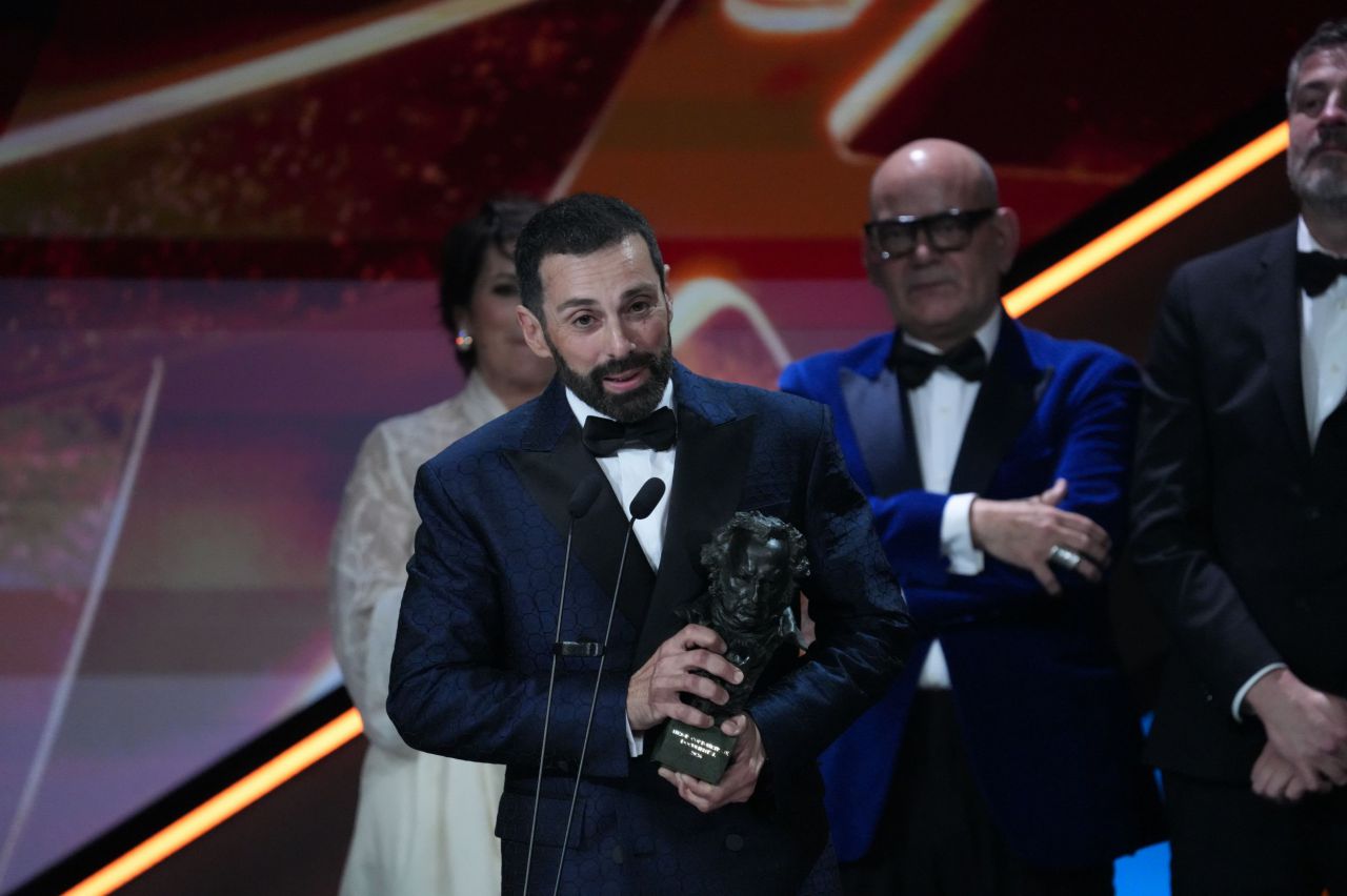 El director Carlo D’Ursi recoge el Goya al mejor cortometraje documental por 'El santo'