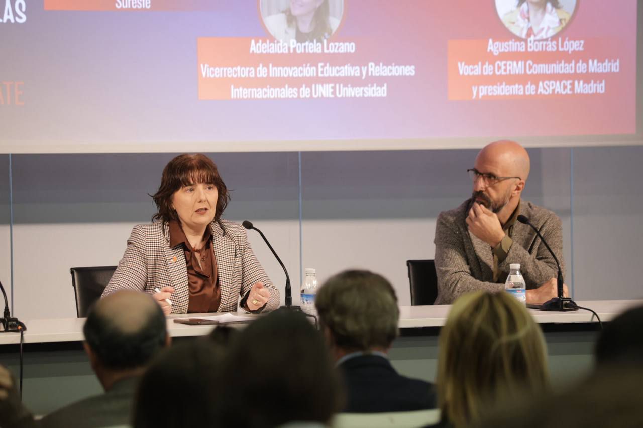 Agustina Borrás López, vocal de Cermi Comunidad de Madrid, y Juan Antonio Casado, socio y responsable de Data e IA en Cloud District