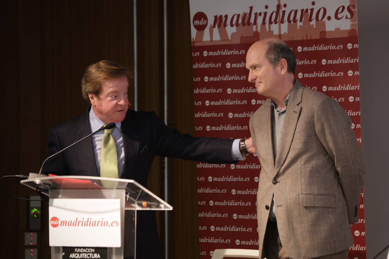 Juan Pajares, director de Madridiario, y Alfonso González Hermoso de Mendoza, presidente Asociación Española de Educación Superior