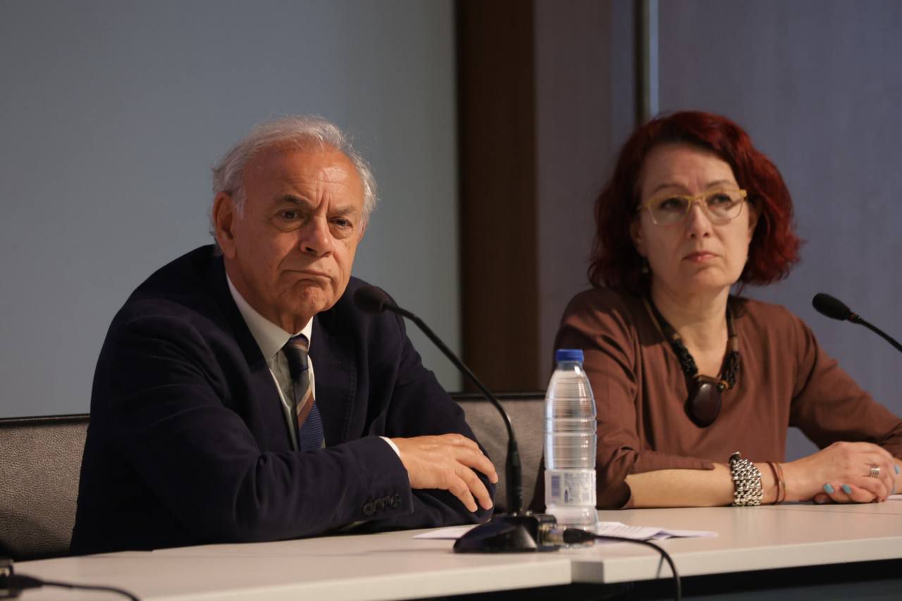 Ricardo Rodríguez, presidente de la Asociación Europea para la Transición Digital, y Mercedes Rodríguez Paredes, directora del Centro de Formación Permanente de la Universidad Complutense de Madrid