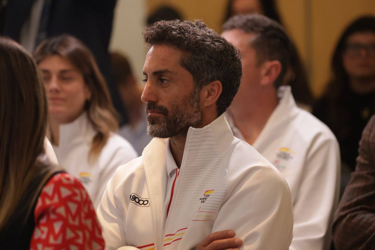 La vicealcaldesa de Madrid, Inma Sanz, acompañada por el presidente del Pleno, Borja Fanjul, y la concejala delegada de Deporte, Sonia Cea, recibe a una delegación del Comité Paralímpico Español