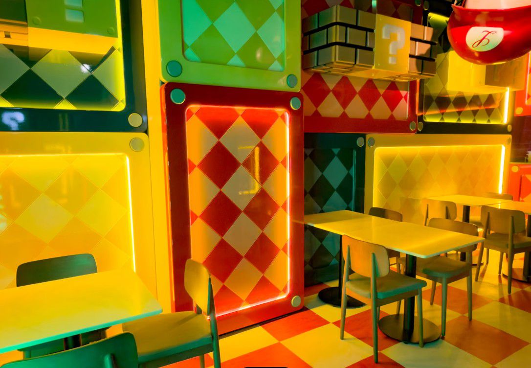 Tras una discreta puerta de madera acristalada y un recibidor clásico italiano, el restaurante Luigi's esconde un colorido decorado lleno de referencias y detalles a una de las sagas de videojuegos más míticas del mundo: 'Mario Bros'.