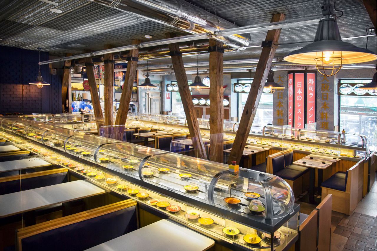 Como si nos encontrásemos en la urbana ciudad de Osaka, este buffet libre ofrece uno de los mejores sushis 