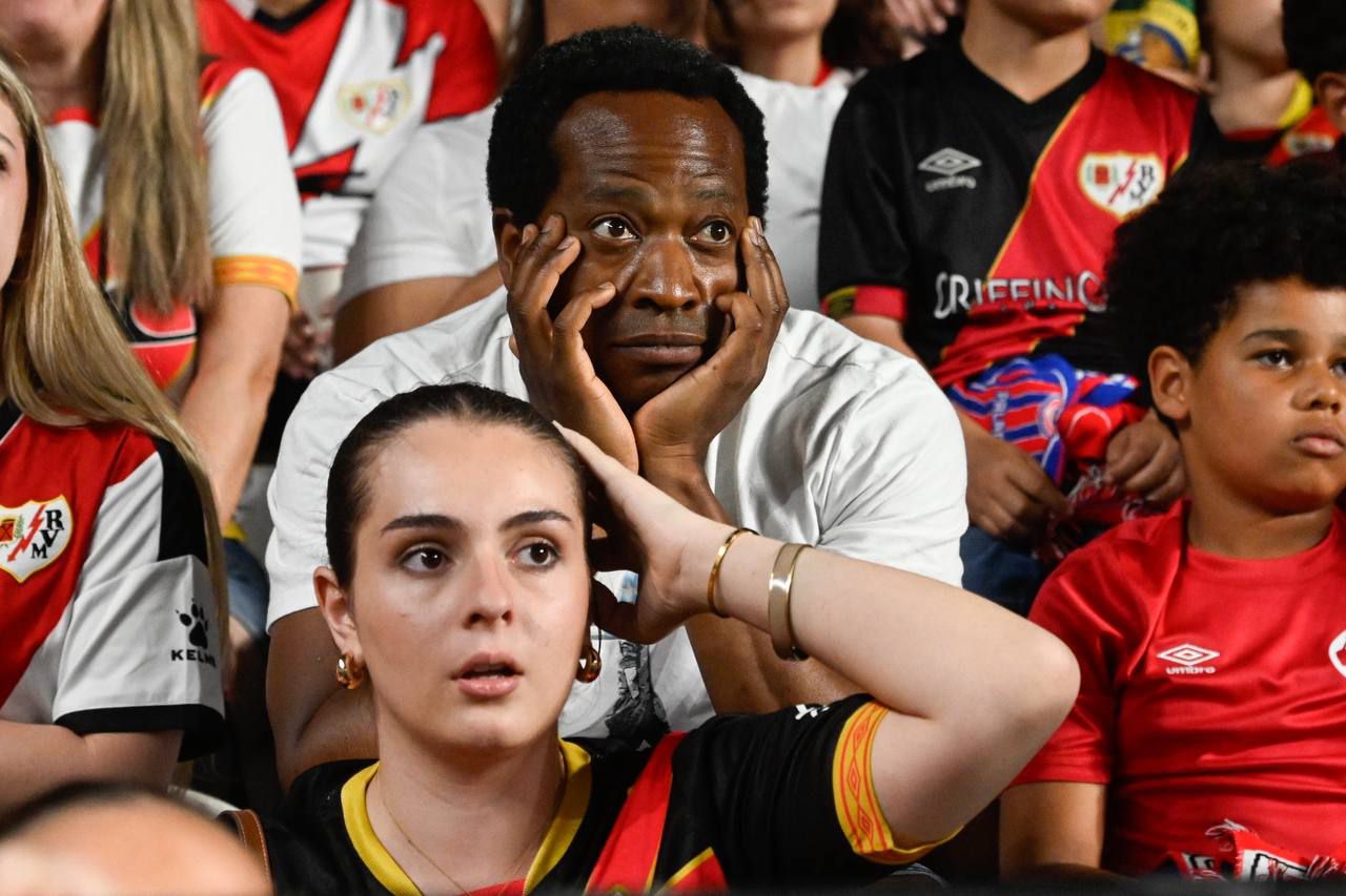 Caras de disgusto tras el gol del Crystal Palace