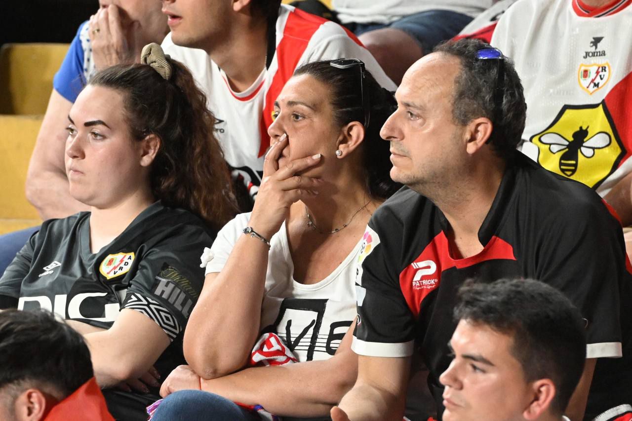 Caras de disgusto tras el gol del Crystal Palace