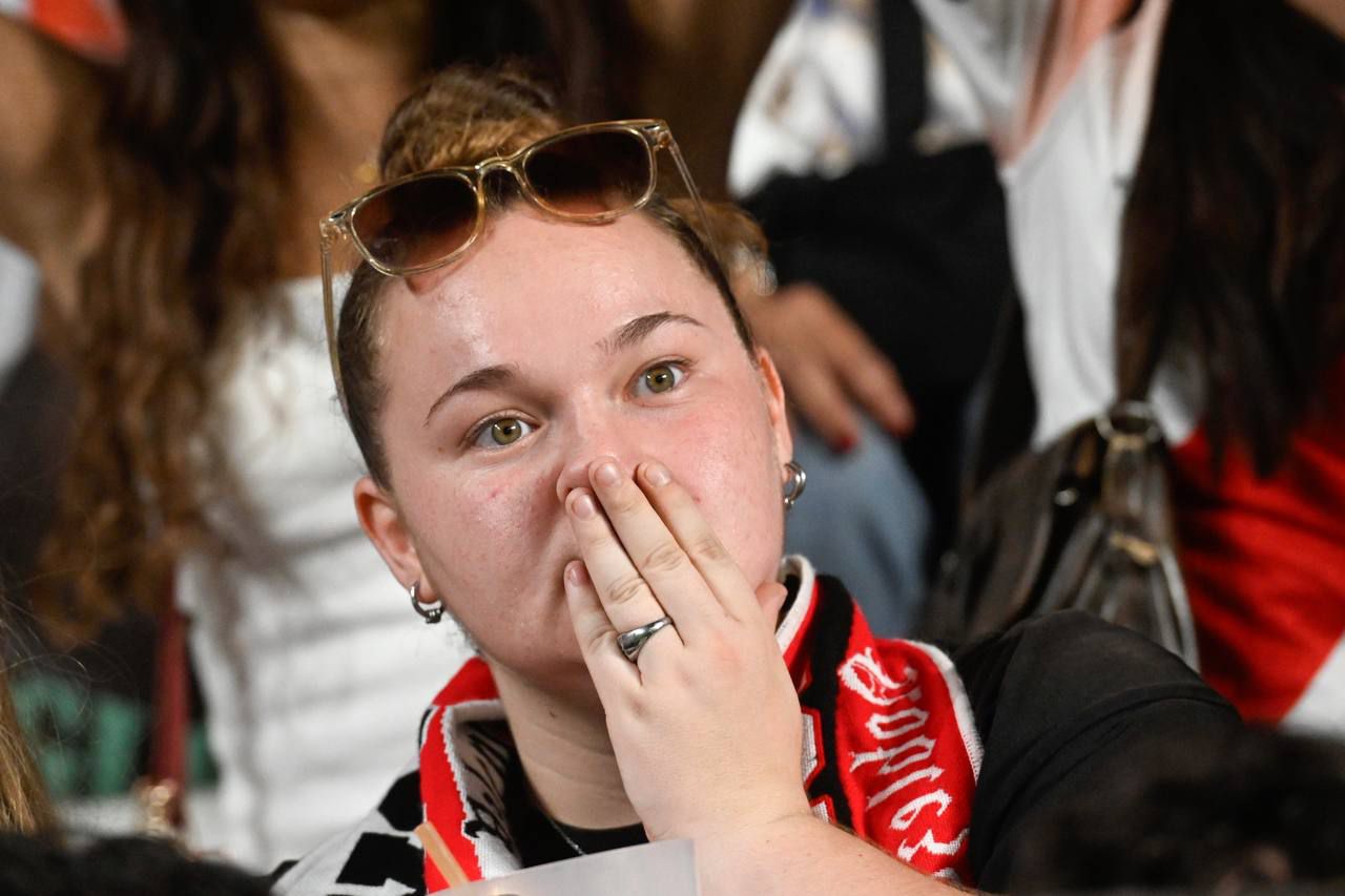 Caras de disgusto tras el gol del Crystal Palace