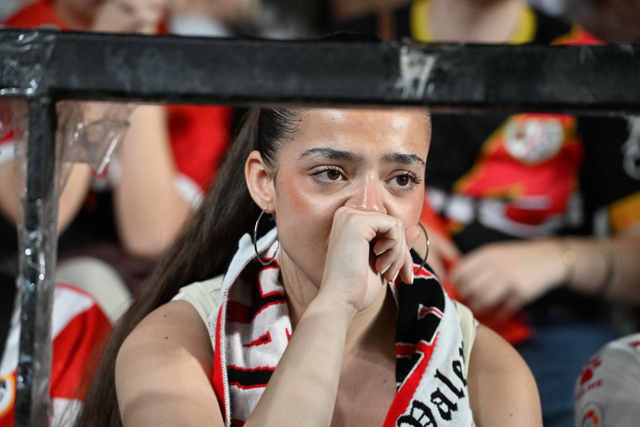 Caras de disgusto tras el gol del Crystal Palace