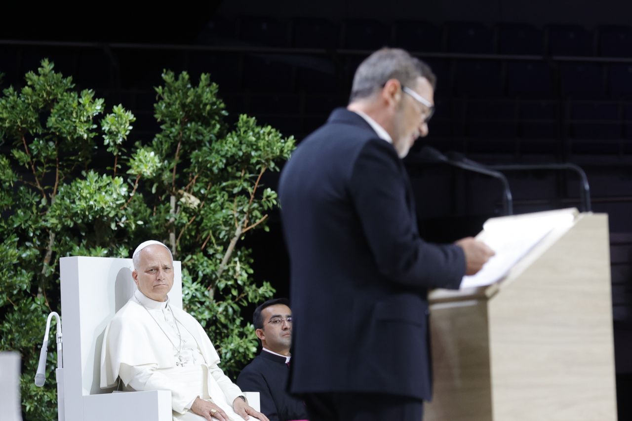 Intervención de Antonio Banderas frente al Papa en el Movistar Arena.