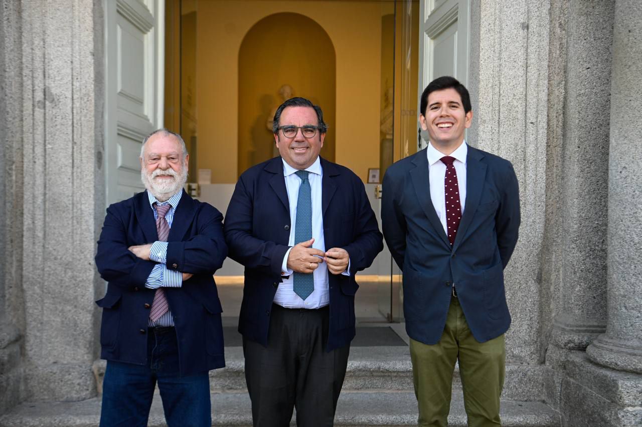 José Brías, director General de Madridiario; Javier Úbeda Liébana, alcalde de Boadilla del Monte; y David J. Mesa, teniente de alcalde y concejal delegado de Medio Ambiente del Ayuntamiento de Boadilla del Monte.