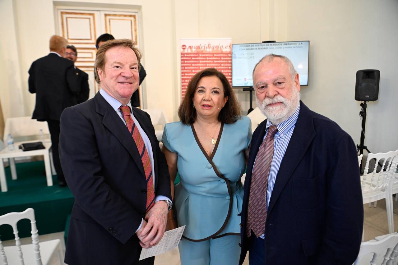 Juancho Pajares y José Brías con Violeta Bonet. 