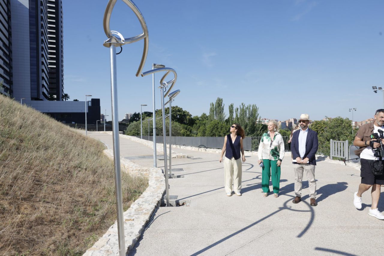 García Romero y Gómez-Angulo visitan las obras de urbanización del parque de la Cornisa de Tetuán