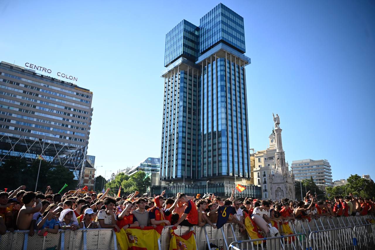 Ambiente en la plaza de Colón antes de la final de la Copa del Mundo 2026