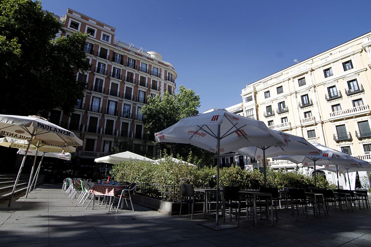 Terrazas de restaurantes y cafeterías en Madrid.