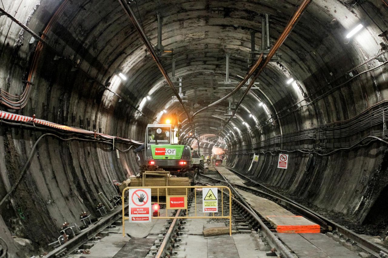 Túnel de metro a su paso por la estación de Carpetana.