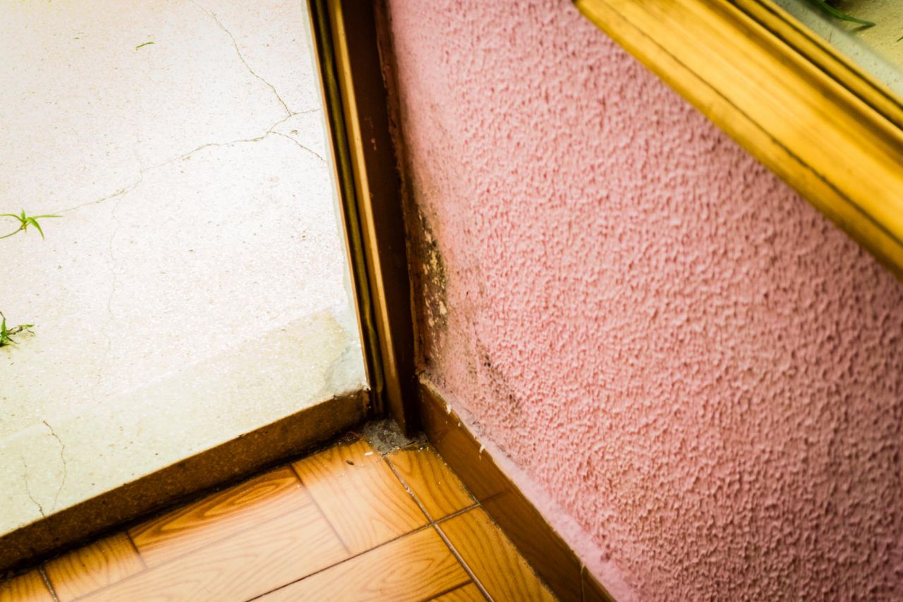 Detalle de los desperfectos en el interior de una de las viviendas.