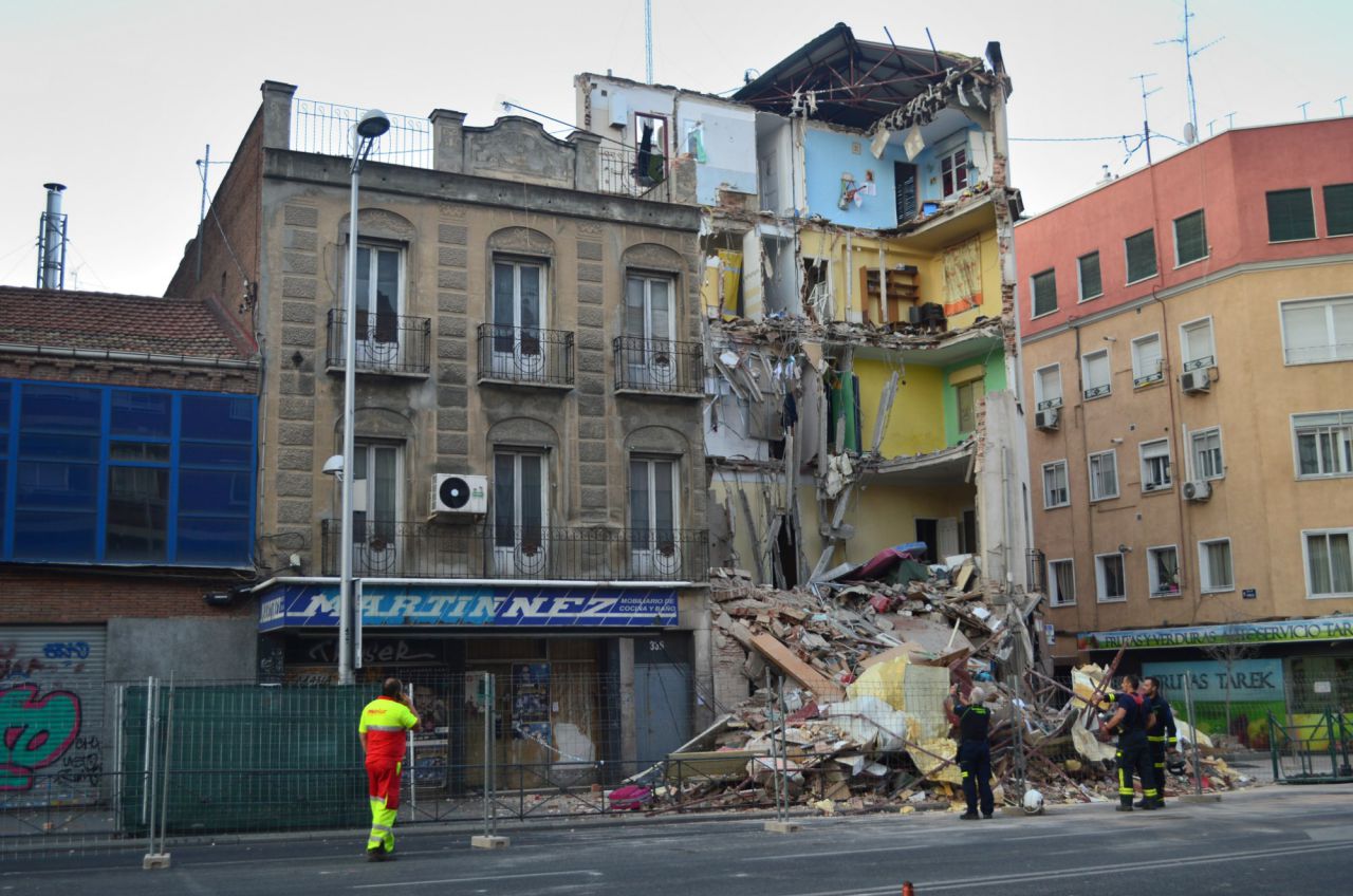 La tienda ubicada en los bajos del edificio ha sido arrasada