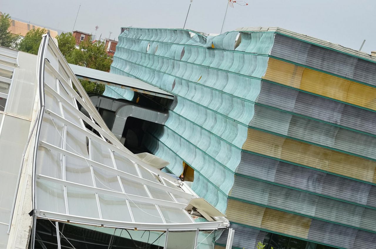 Destrozos en el polideportivo de Aranjuez tras la tormenta