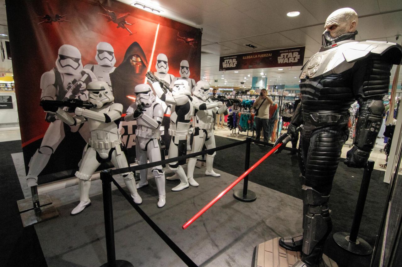Exposición sobre la saga cinematográfica Star Wars en el Corte Inglés de Preciados.