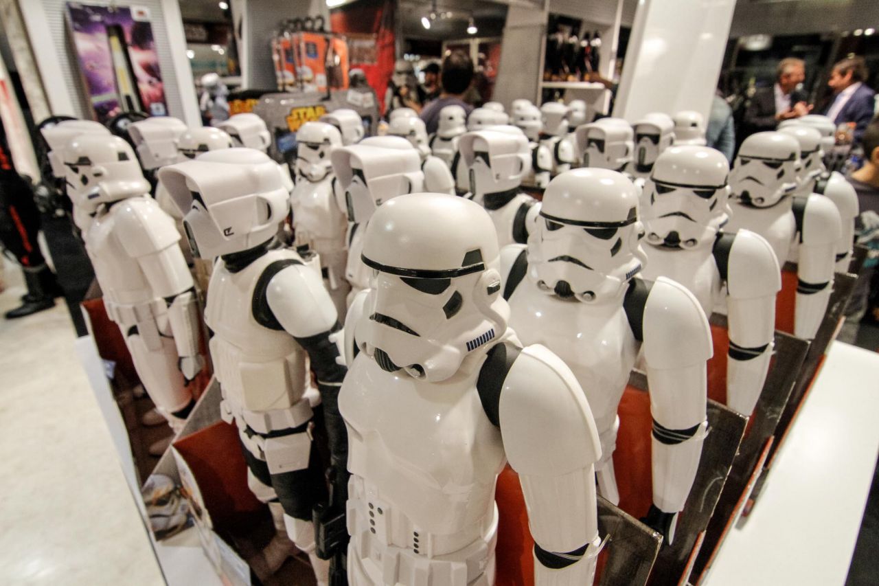 Exposición sobre la saga cinematográfica Star Wars en el Corte Inglés de Preciados.