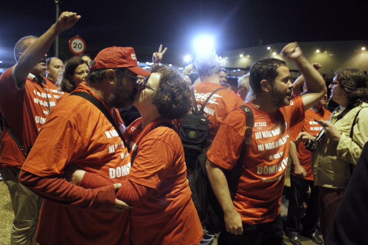 Celebración de los trabajadores afectados y readmitidos por el ERE de la fábrica de Coca-Cola