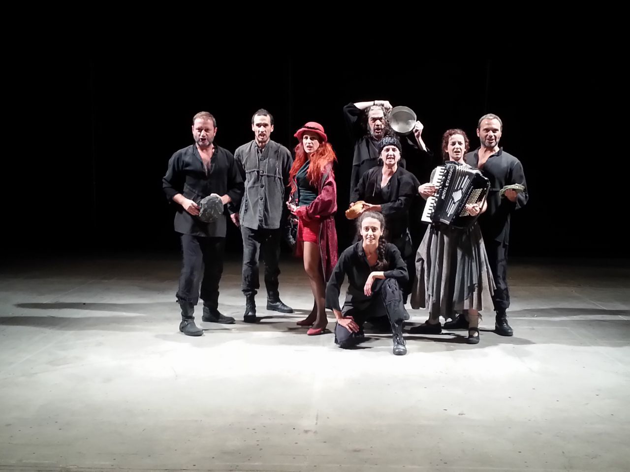 Ensayo de la obra Madre Coraje en el teatro Naves del Español