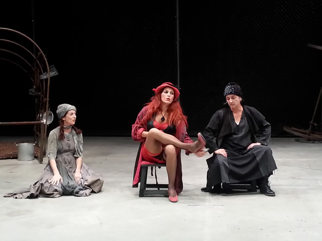 Ensayo de la obra Madre Coraje en el teatro Naves del Español