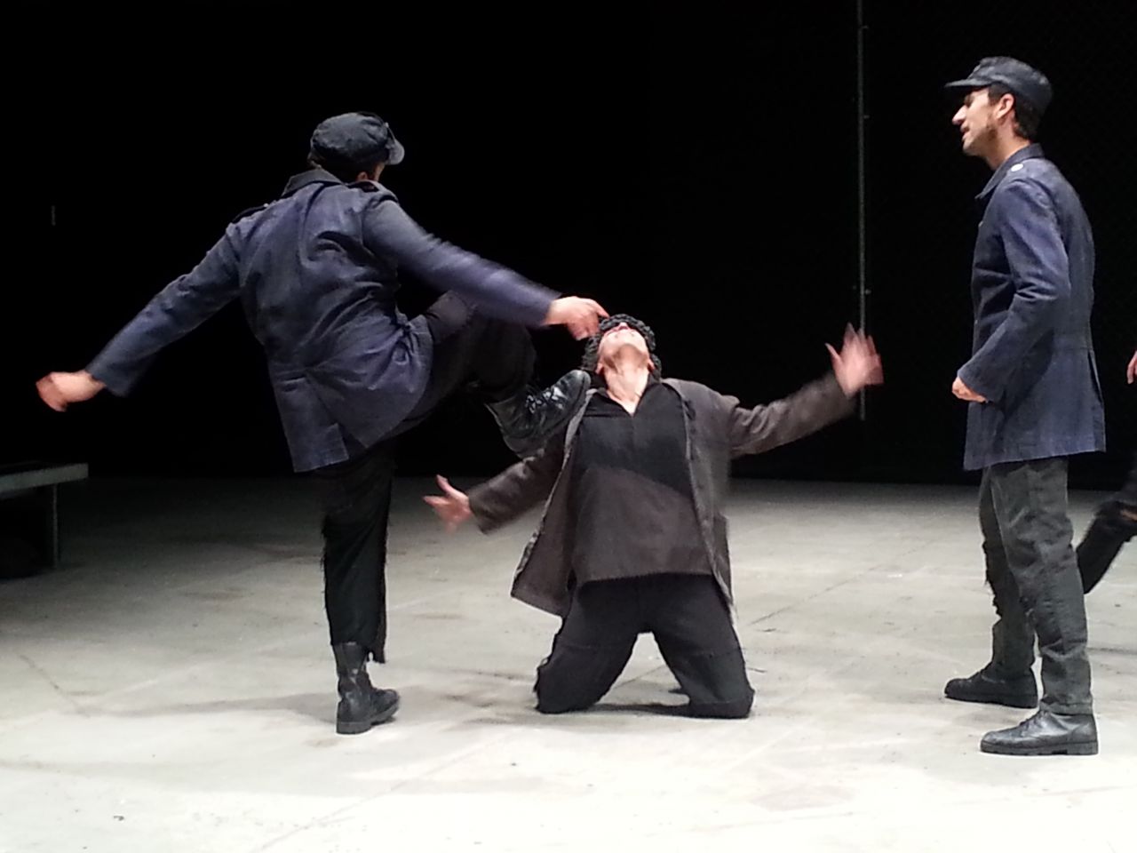 Ensayo de la obra Madre Coraje en el teatro Naves del Español