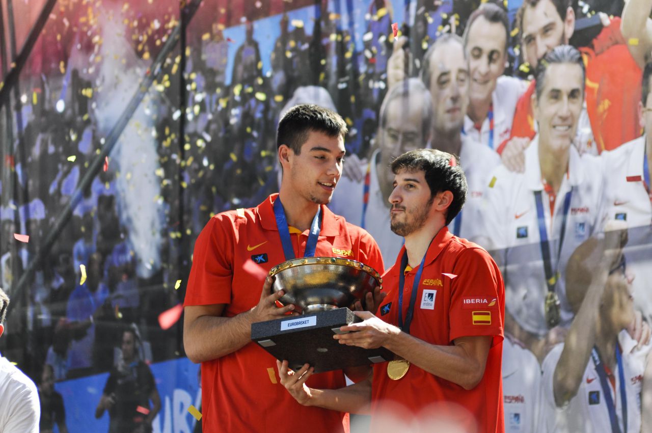 Celebración en la plaza del Callao del campeonato de Europa de baloncesto conseguido por la selección española.