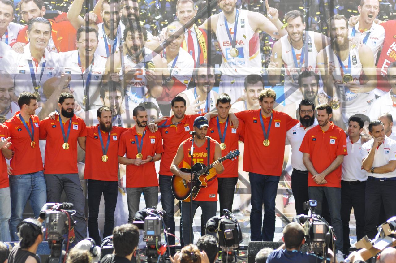Celebración en la plaza del Callao del campeonato de Europa de baloncesto conseguido por la selección española.
