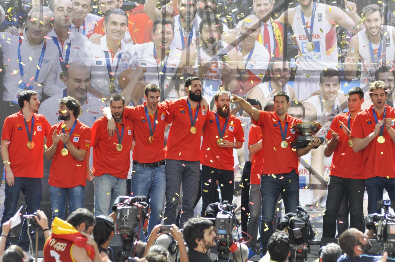 Celebración en la plaza del Callao del campeonato de Europa de baloncesto conseguido por la selección española.