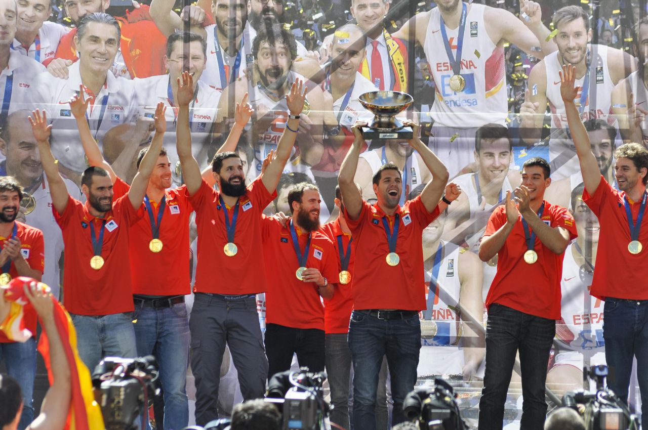 Celebración en la plaza del Callao del campeonato de Europa de baloncesto conseguido por la selección española.