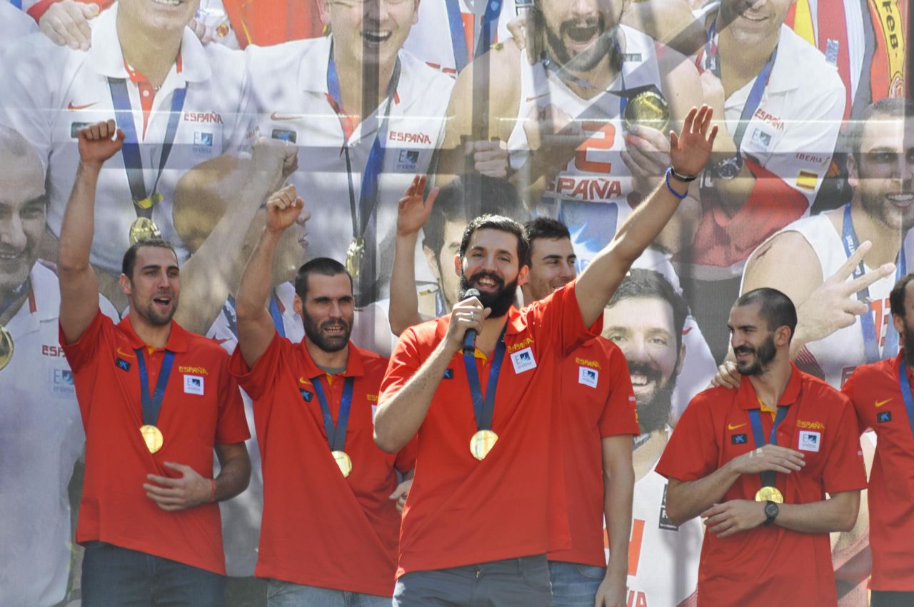 Celebración en la plaza del Callao del campeonato de Europa de baloncesto conseguido por la selección española.