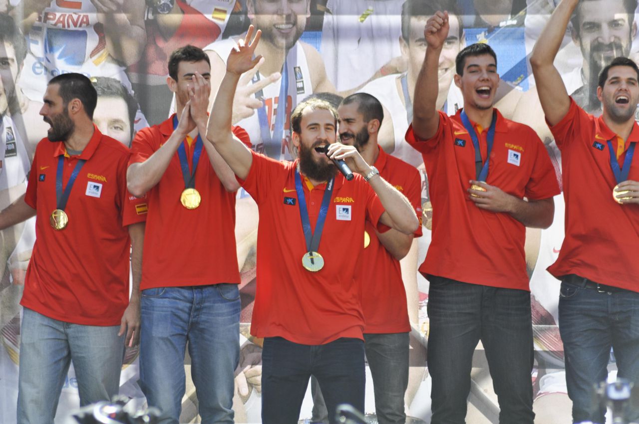 Celebración en la plaza del Callao del campeonato de Europa de baloncesto conseguido por la selección española.