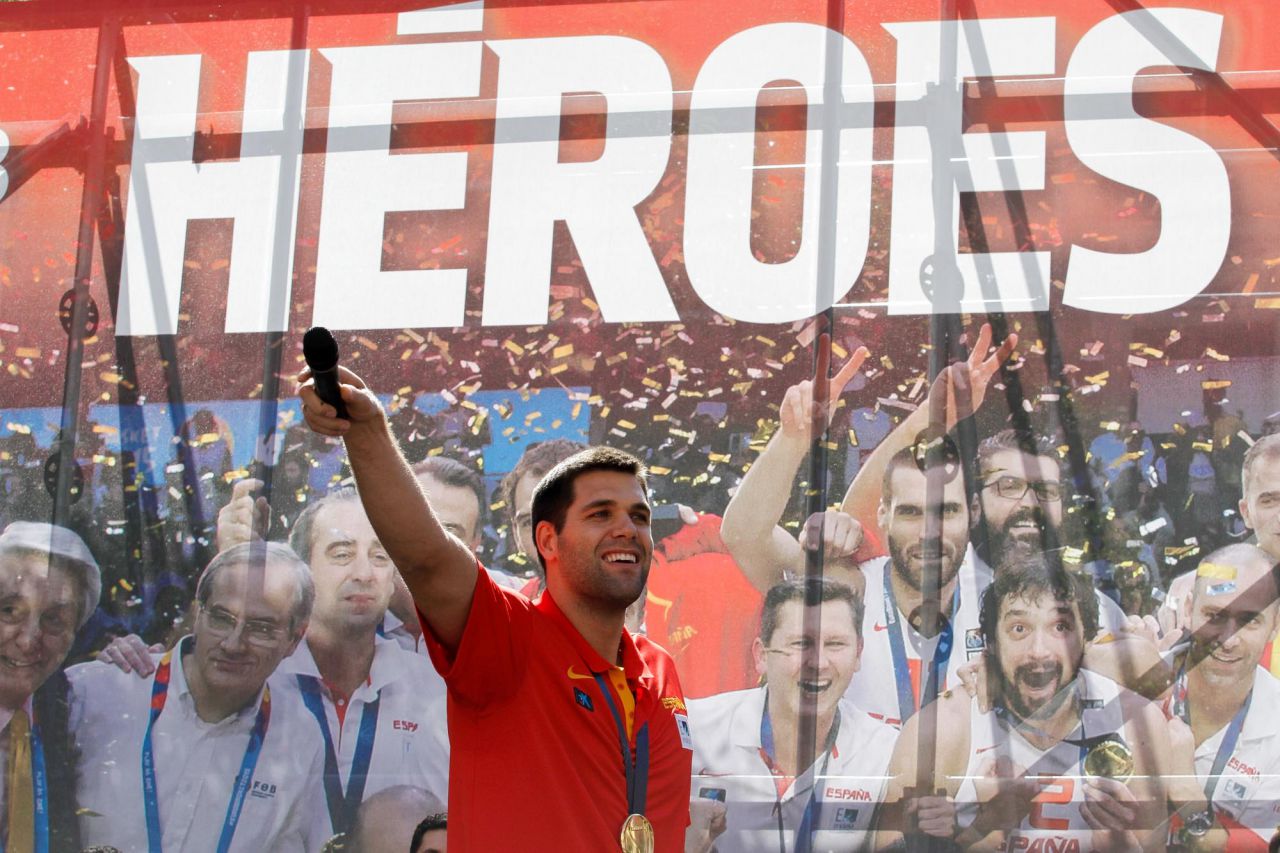 Felipe Reyes durante la celebración del campeonato de Europa en Callao.