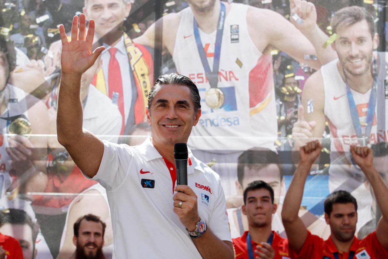 Sergio Scariollo saluda a los asistentes a la celebración.