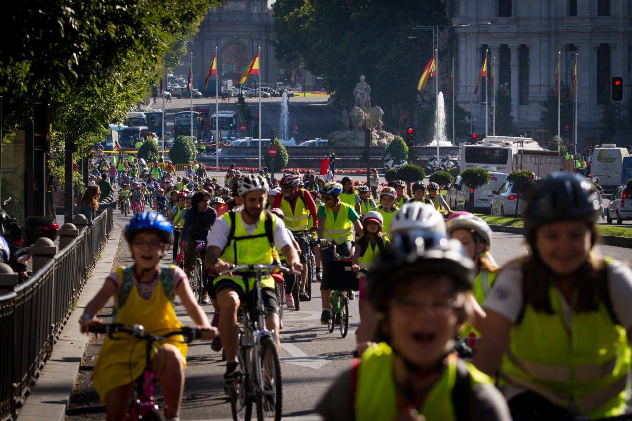 Bicicletada de Manuela Carmena y cortes de tráfico de la Gran Vía por la Semana de la Movilidad.