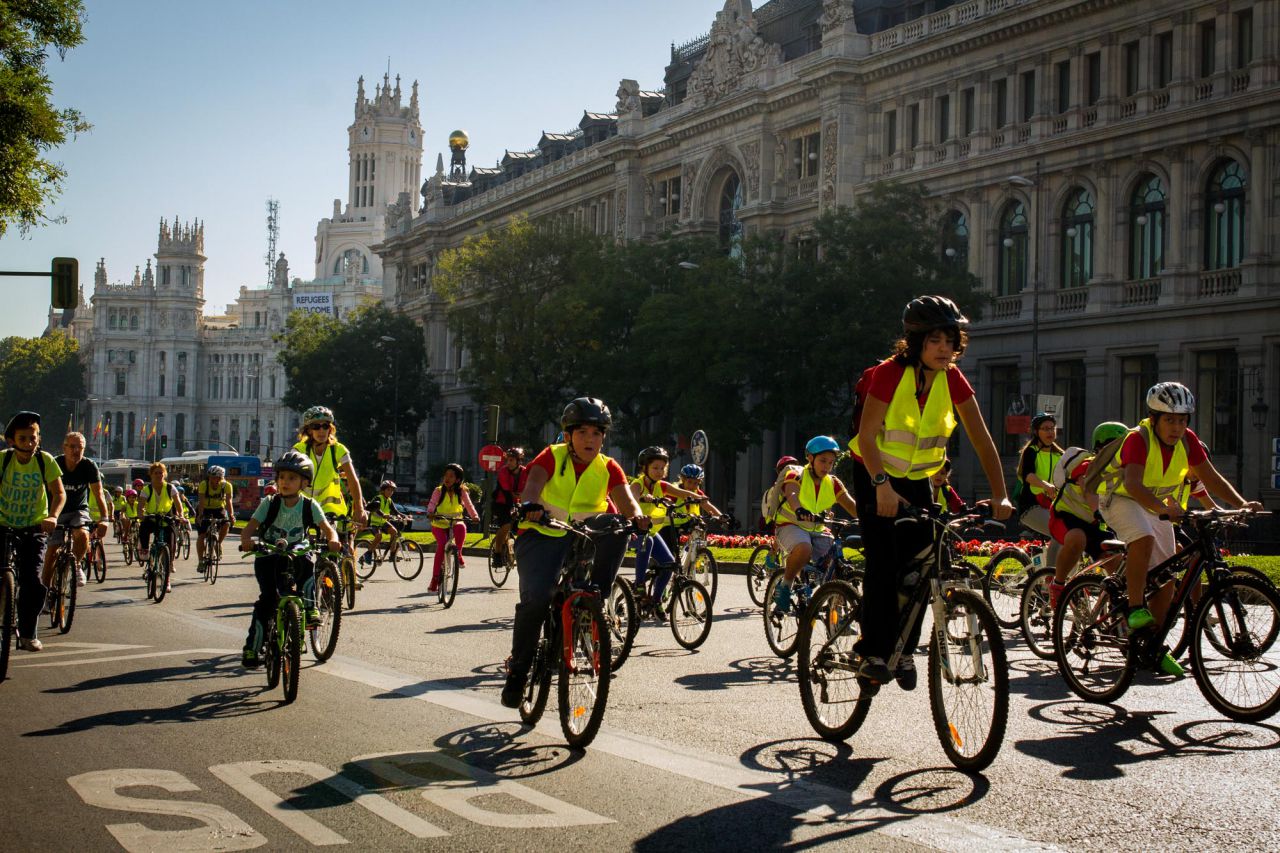 Bicicletada de Manuela Carmena y cortes de tráfico de la Gran Vía por la Semana de la Movilidad.