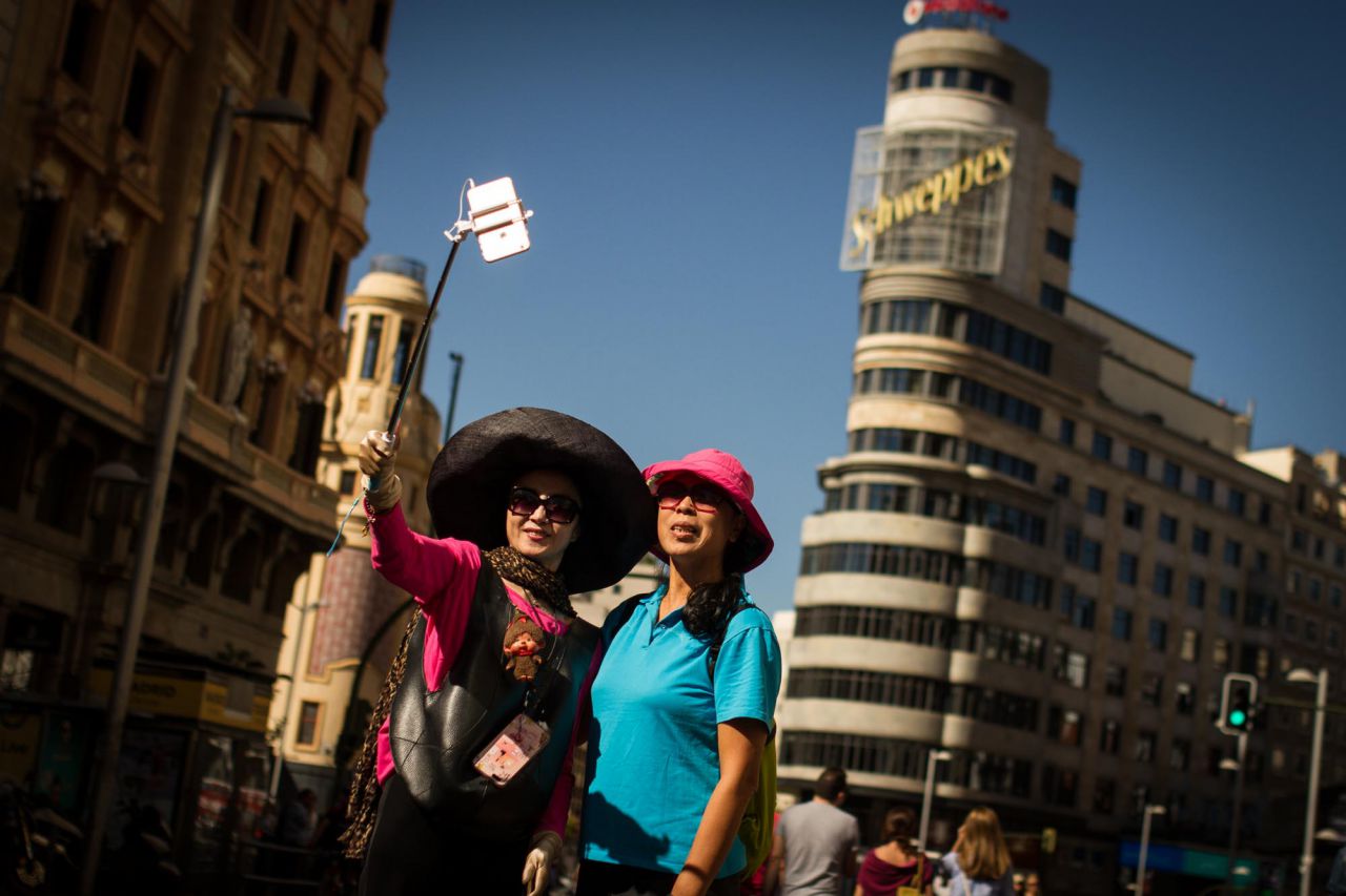 Bicicletada de Manuela Carmena y cortes de tráfico de la Gran Vía por la Semana de la Movilidad.
