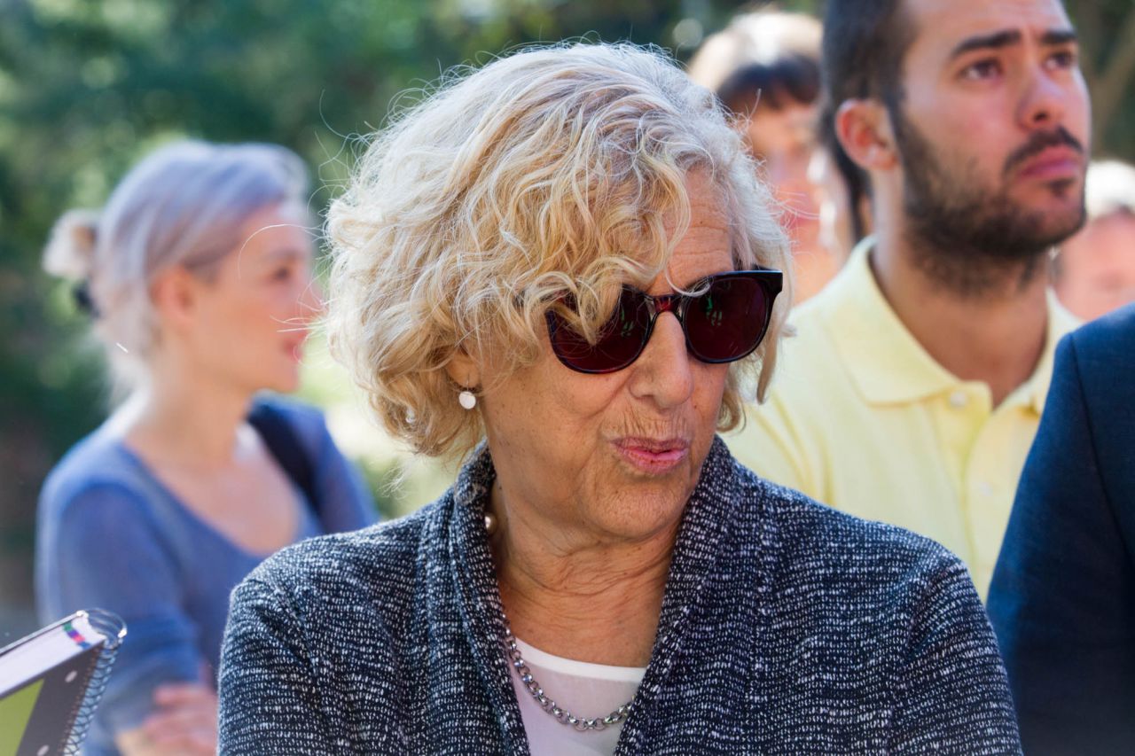 Manuela Carmena durante una visita a la finca Torre Arias.