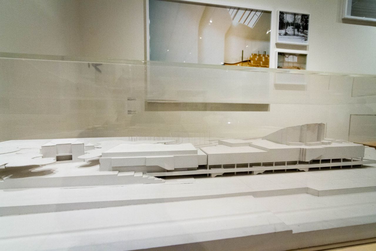 Exposición retrospectiva de las obras arquitectónicas y de diseño de Alvar Aalto en Caixaforum.